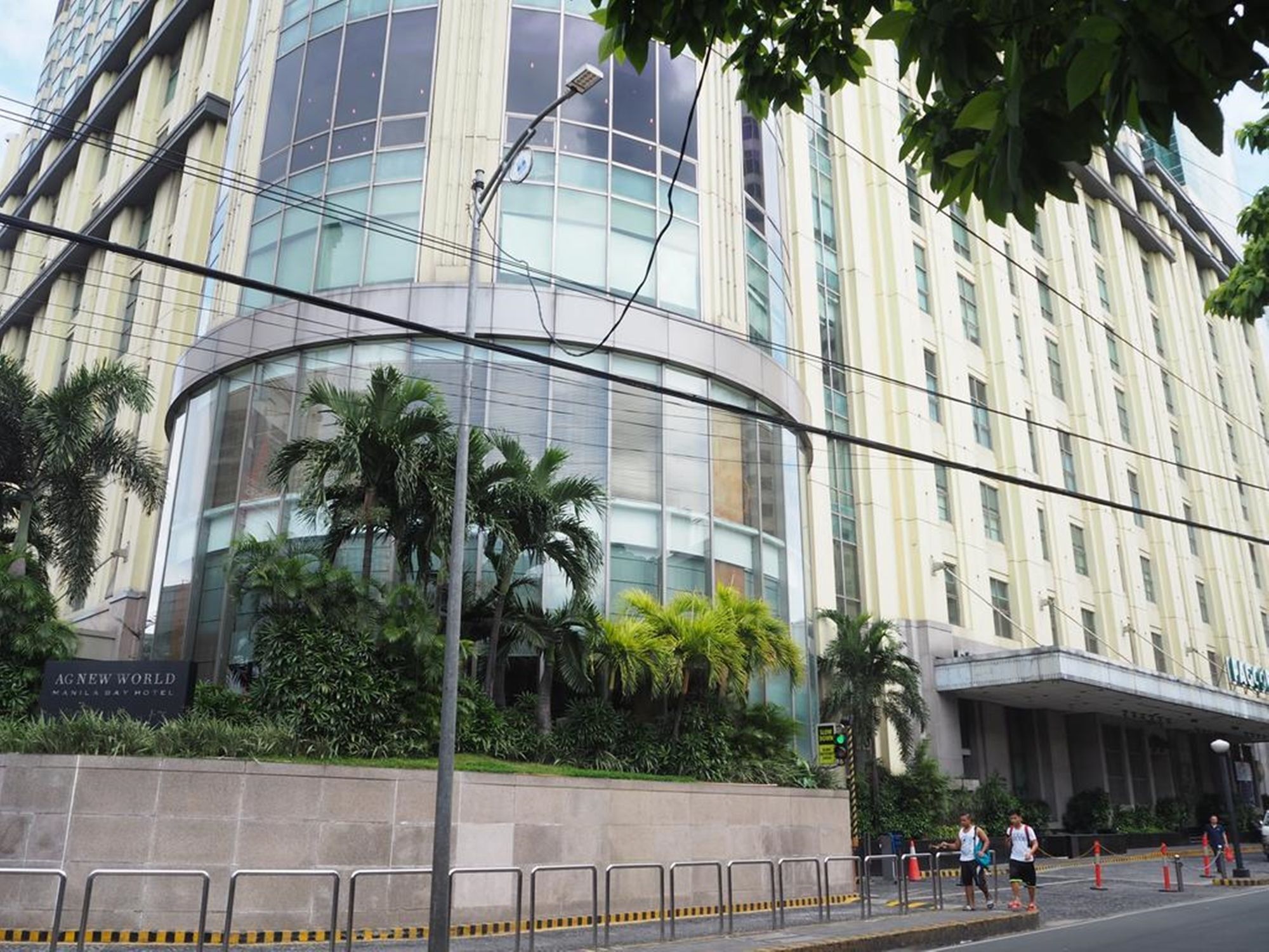 Suites De Marina Manila With Netflix Exterior photo
