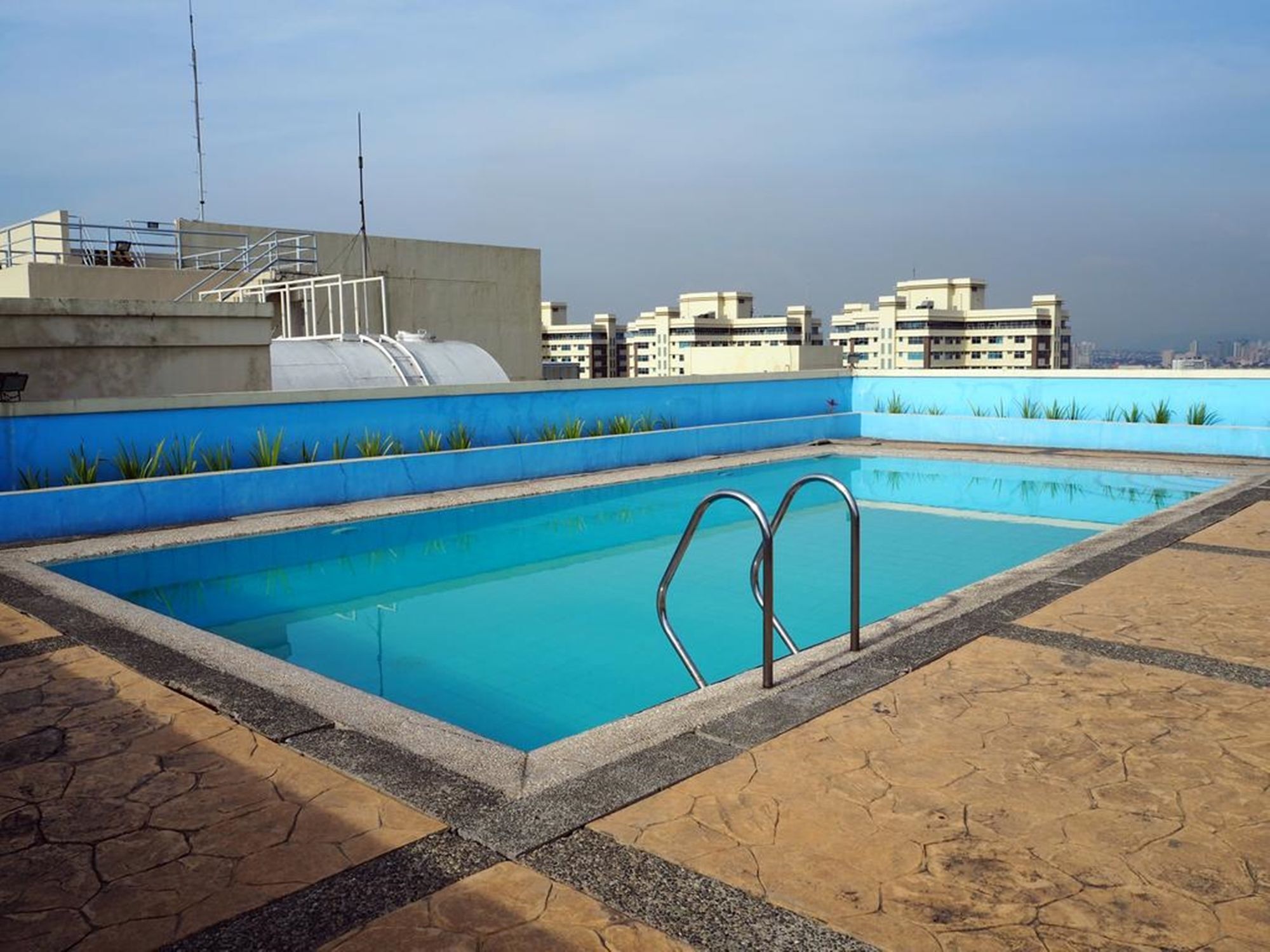 Suites De Marina Manila With Netflix Exterior photo