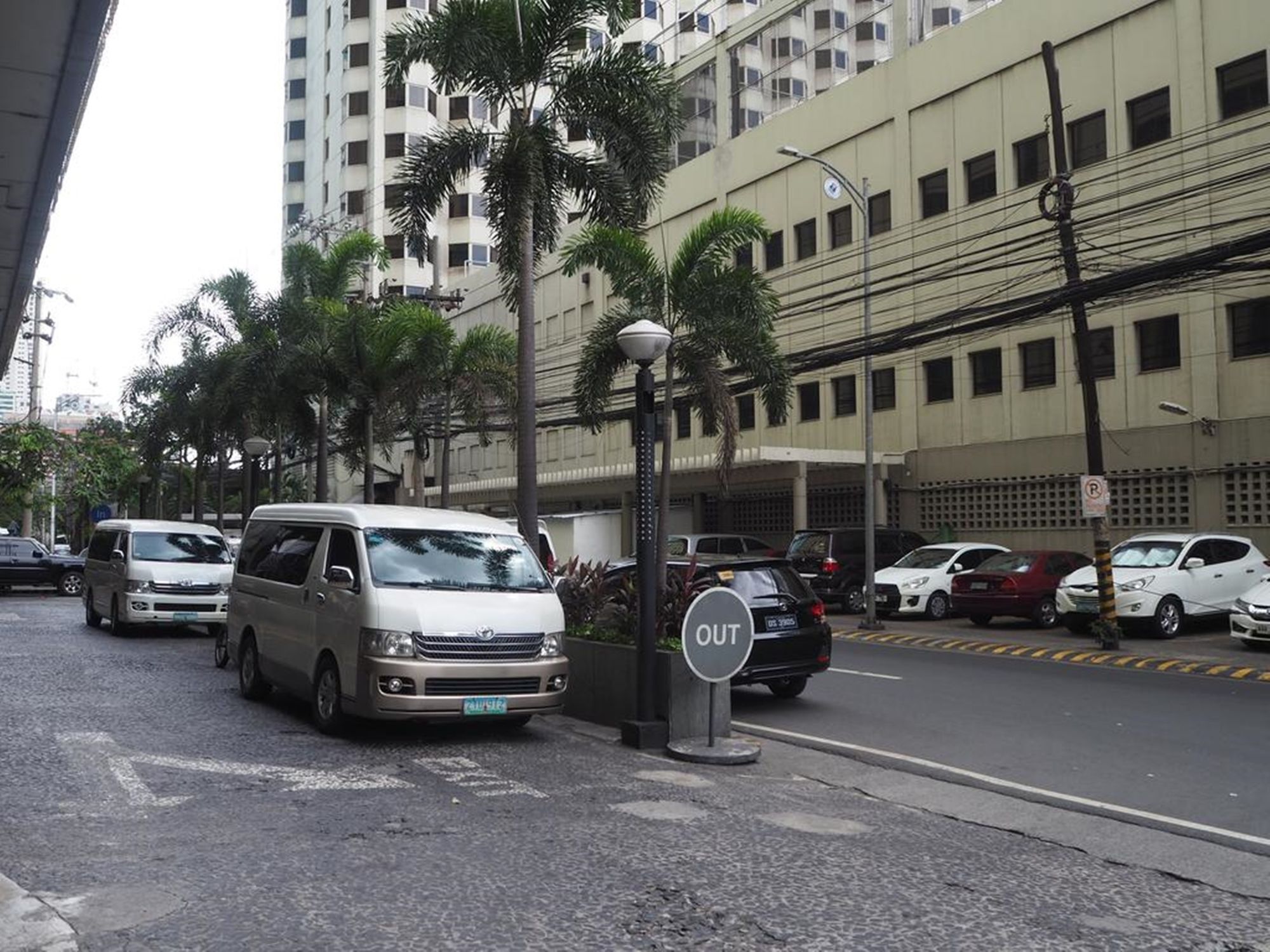 Suites De Marina Manila With Netflix Exterior photo